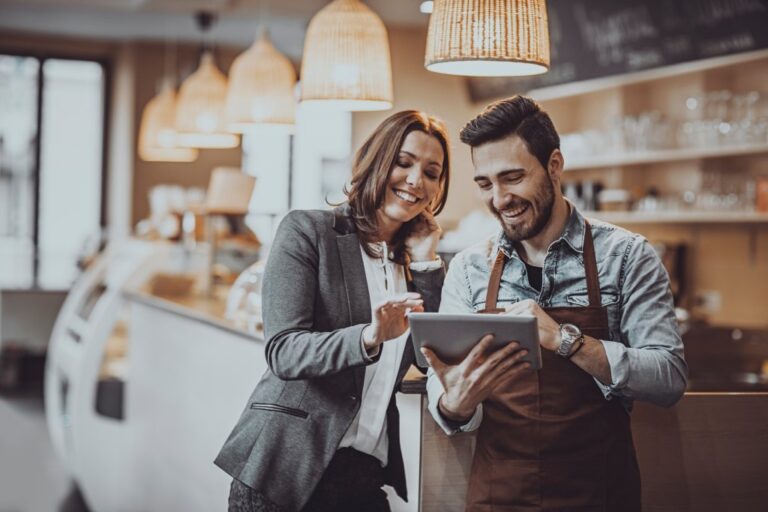 Beratung direkt vor Ort: Wir unterstützen kleine und mittlere Unternehmen sowie Gastronomiebetriebe bei der Digitalisierung, Prozessoptimierung und nachhaltigen Umsatzsteigerung.